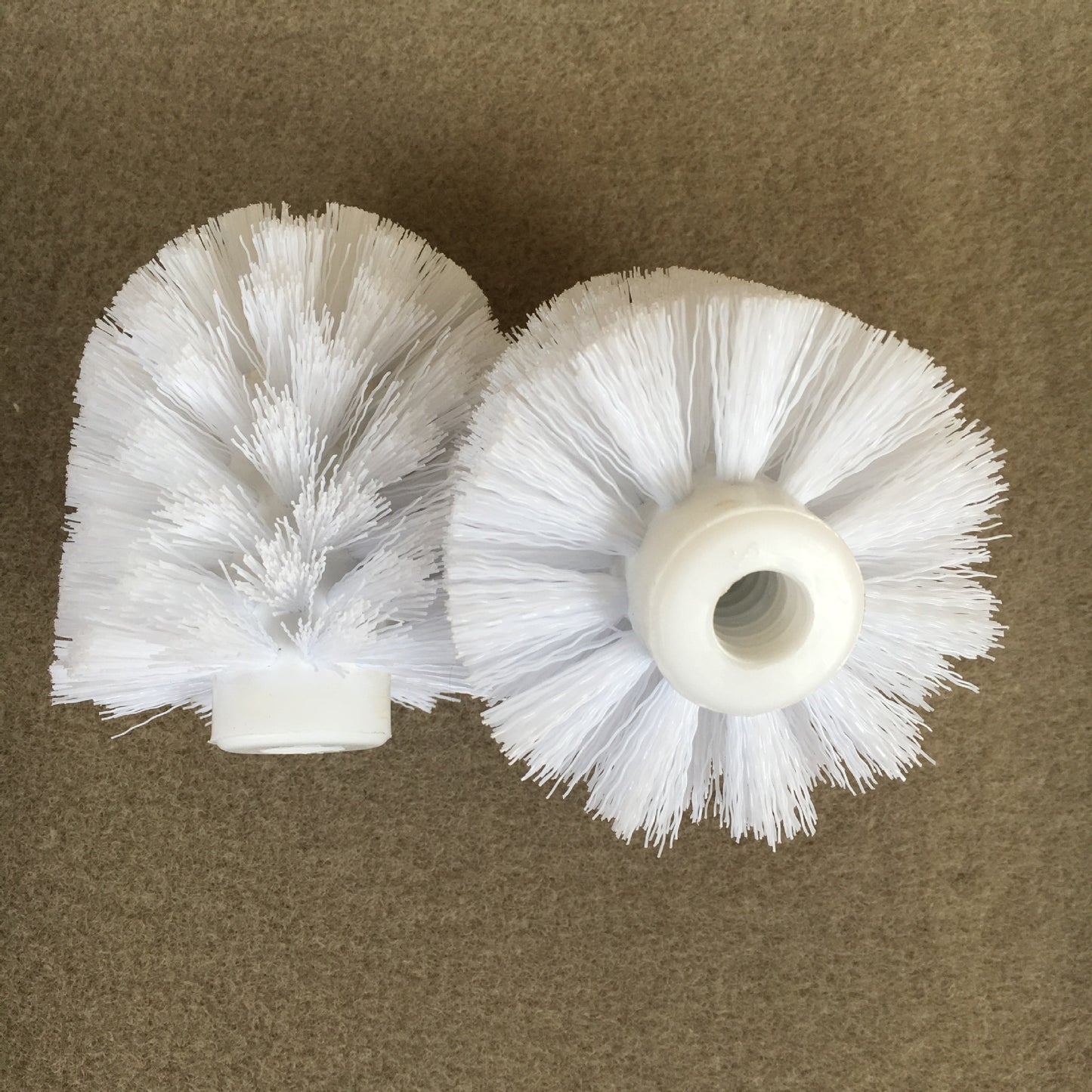 Brosse tête cerise de toilette.