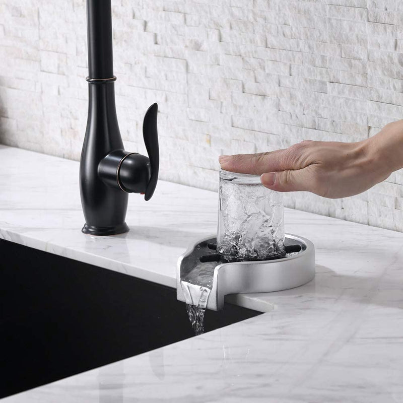 Système automatique de nettoyage de tasses à haute pression pour une efficacité accrue.