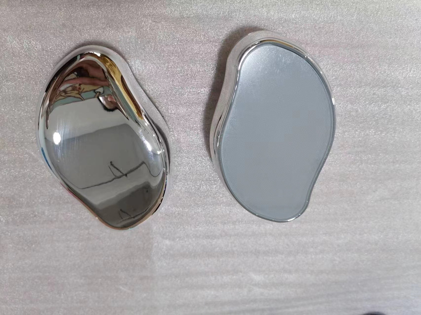 Rasoir en verre pour l'épilation et l'exfoliation, un outil pour enlever les poils.