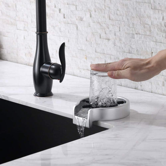 Système automatique de nettoyage de tasses à haute pression pour une efficacité accrue.