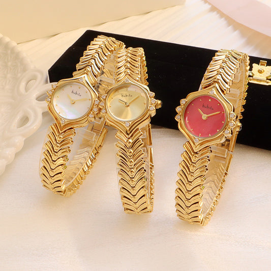 Magnifique montre à quartz pour femme dotée d'un bracelet en bambou.