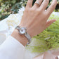 Magnifique montre à quartz pour femme dotée d'un bracelet en bambou.