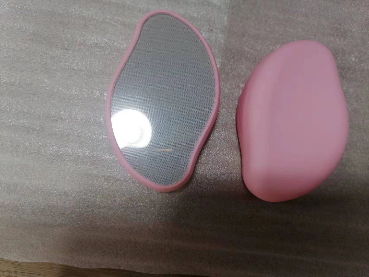 Rasoir en verre pour l'épilation et l'exfoliation, un outil pour enlever les poils.