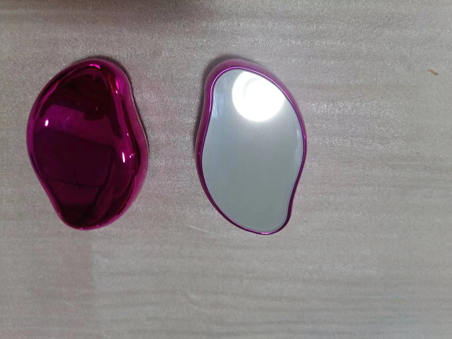 Rasoir en verre pour l'épilation et l'exfoliation, un outil pour enlever les poils.